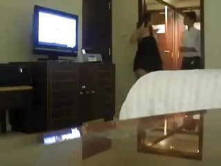 新鲜的青少年在他们的混蛋中得到强大的暗杀