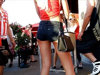 可爱的金发女郎弯曲性