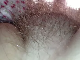 酷的青少年被两个叔叔撞了